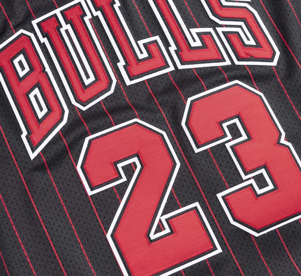 AUTHENTIC JERSEY CHICAGO BULLS ALTERNATE 1996-97 MICHAEL JORDAN - Image 3
