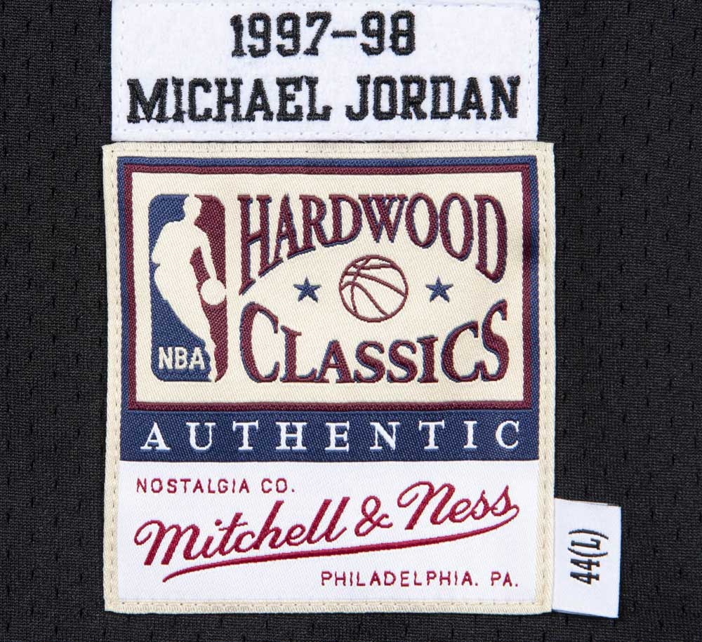 AUTHENTIC JERSEY CHICAGO BULLS ALTERNATE 1997-98 MICHAEL JORDAN - Image 4