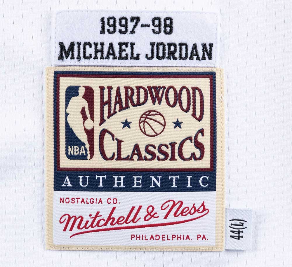 AUTHENTIC JERSEY CHICAGO BULLS HOME 1997-98 MICHAEL JORDAN - Image 3