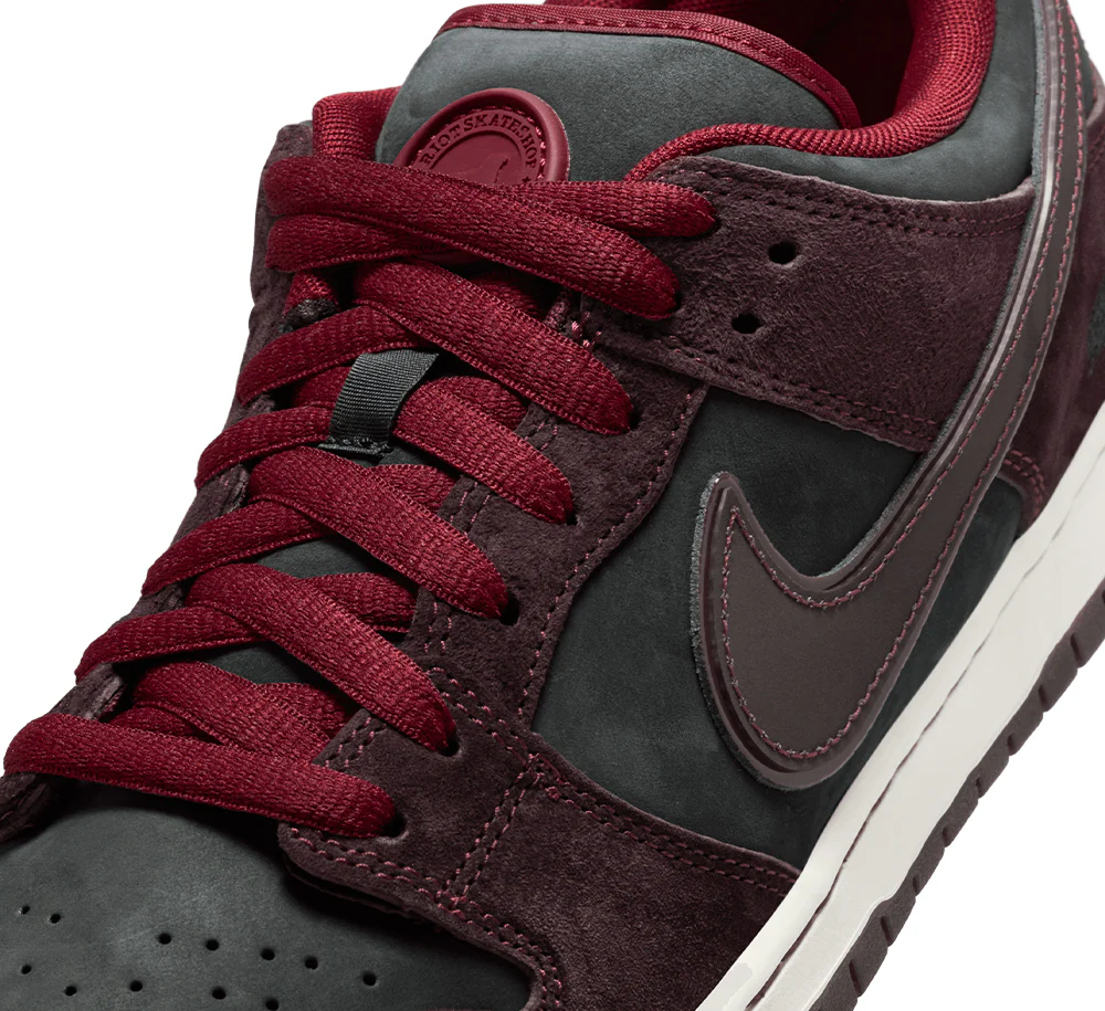Nike SB Dunk Low Pro X Riot Skateshop QS - Image 6