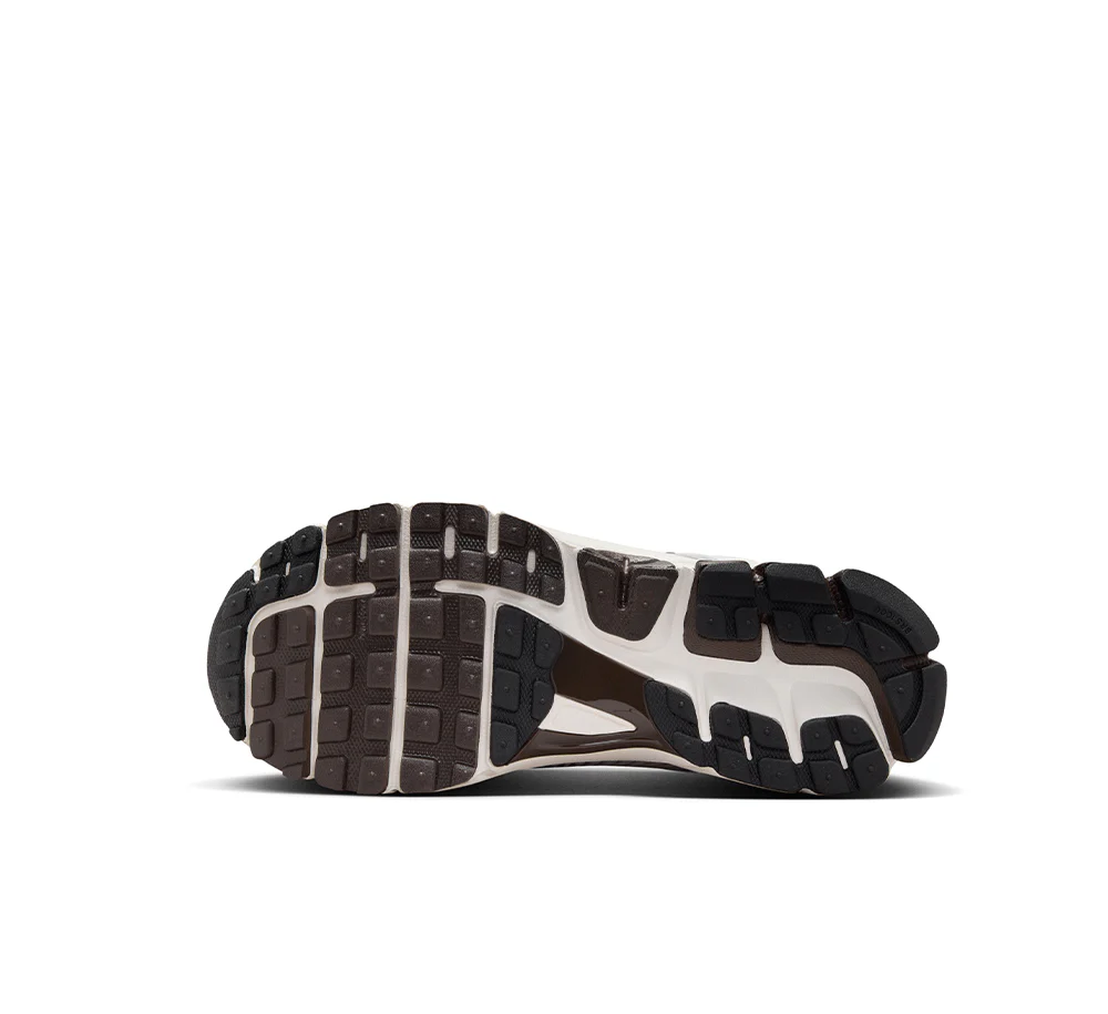 Women's Nike Zoom Vomero 5 - Image 4