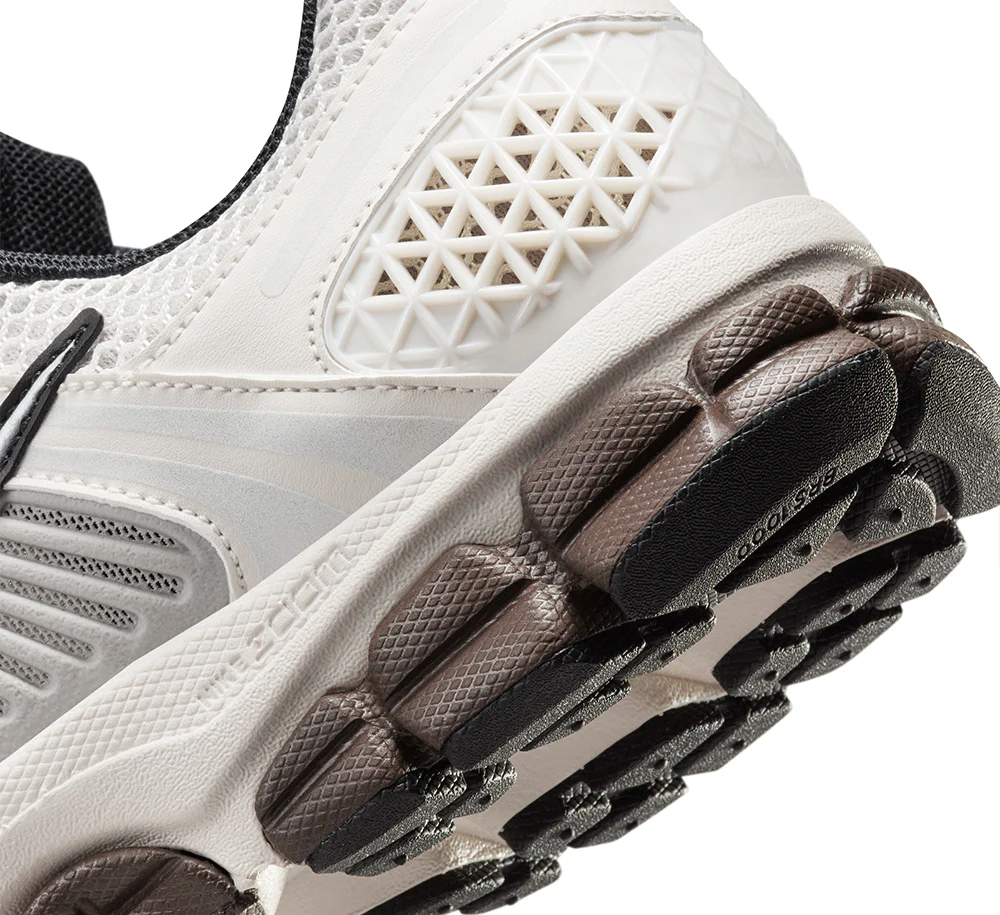 Women's Nike Zoom Vomero 5 - Image 7