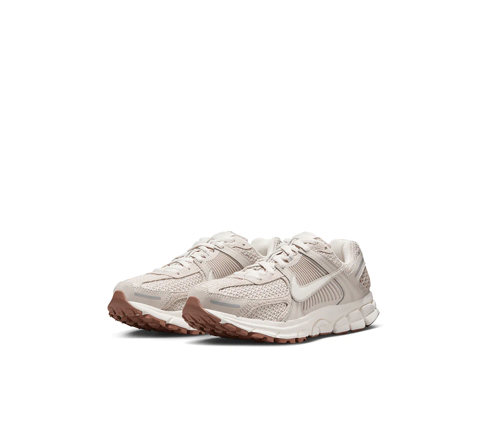 Women's Nike Zoom Vomero 5 - Image 2