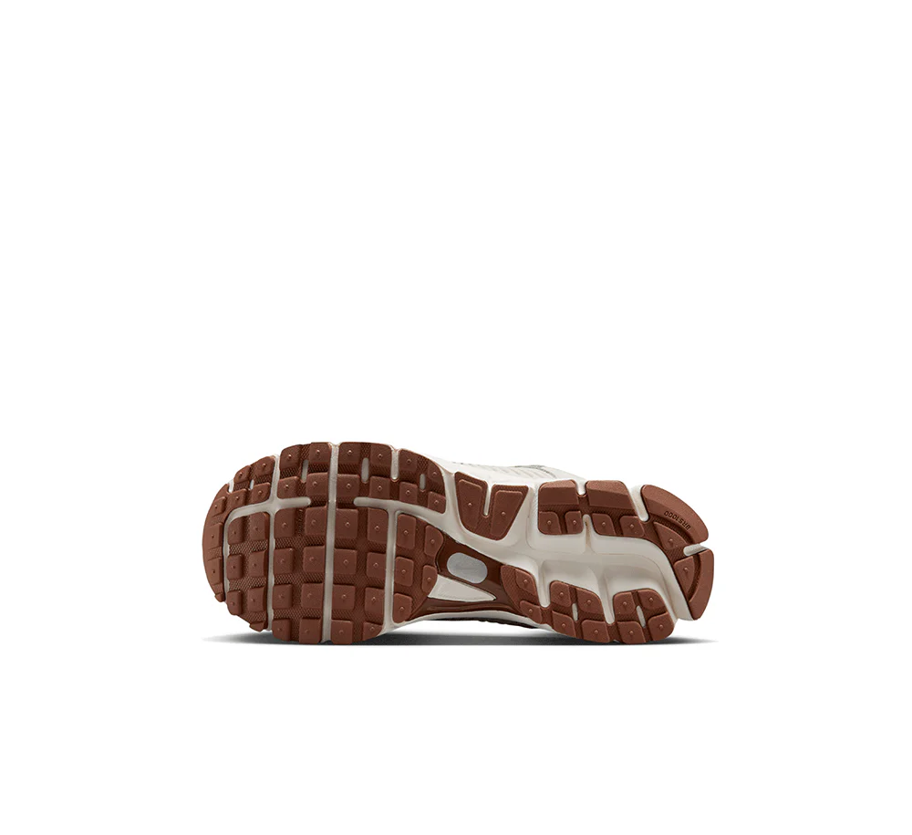 Women's Nike Zoom Vomero 5 - Image 4