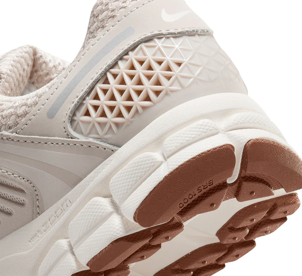 Women's Nike Zoom Vomero 5 - Image 6