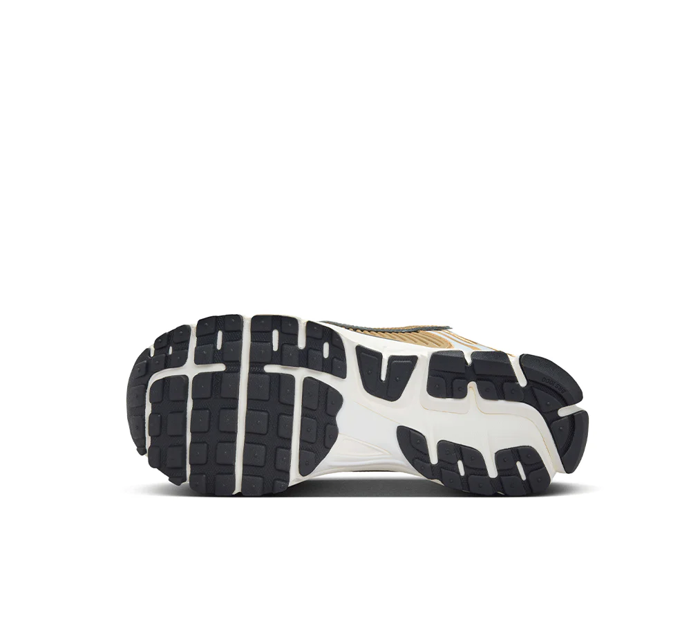Women's Nike Zoom Vomero 5 - Image 4